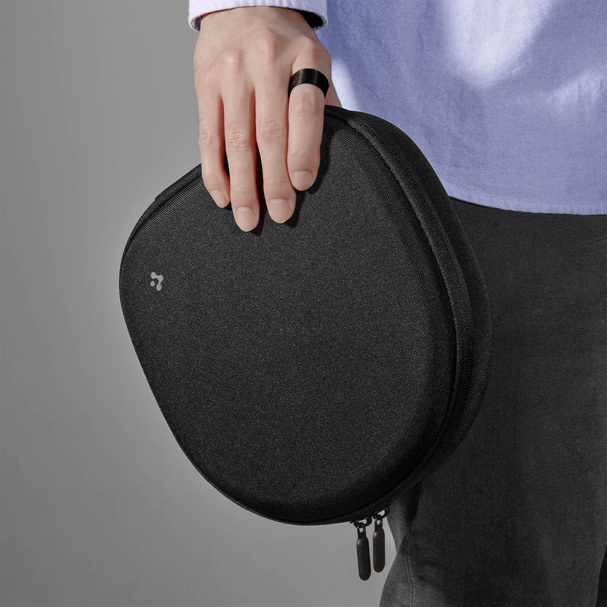 Universal Spigen Klasden Headphone Carrying Case - Black - 15-15755