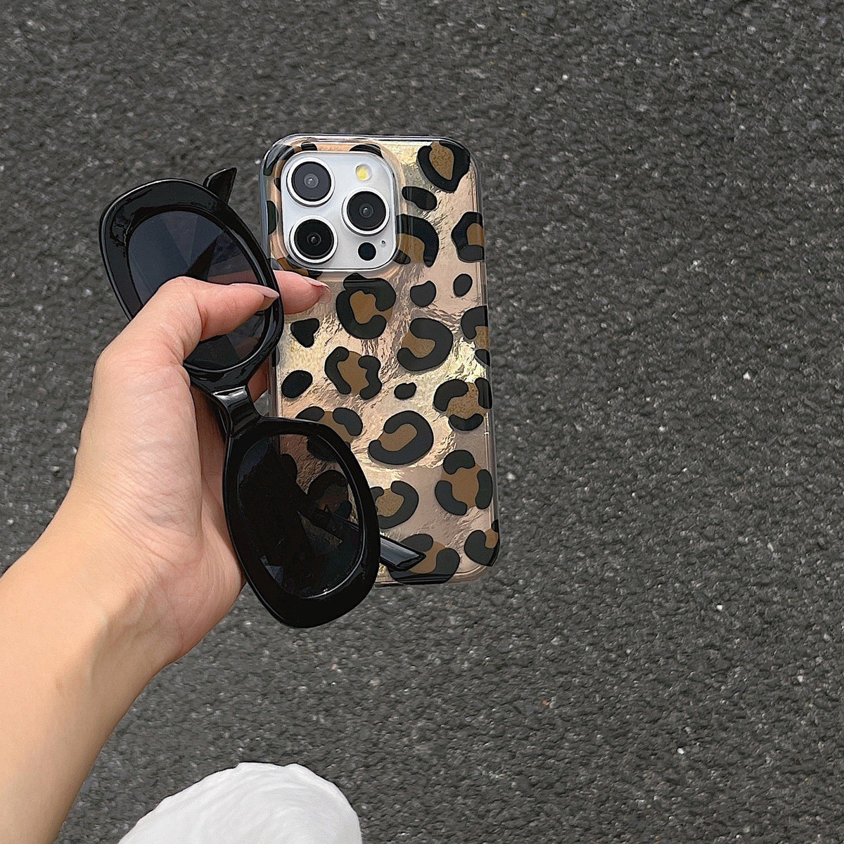 iPhone Golden Leopard Pattern Case