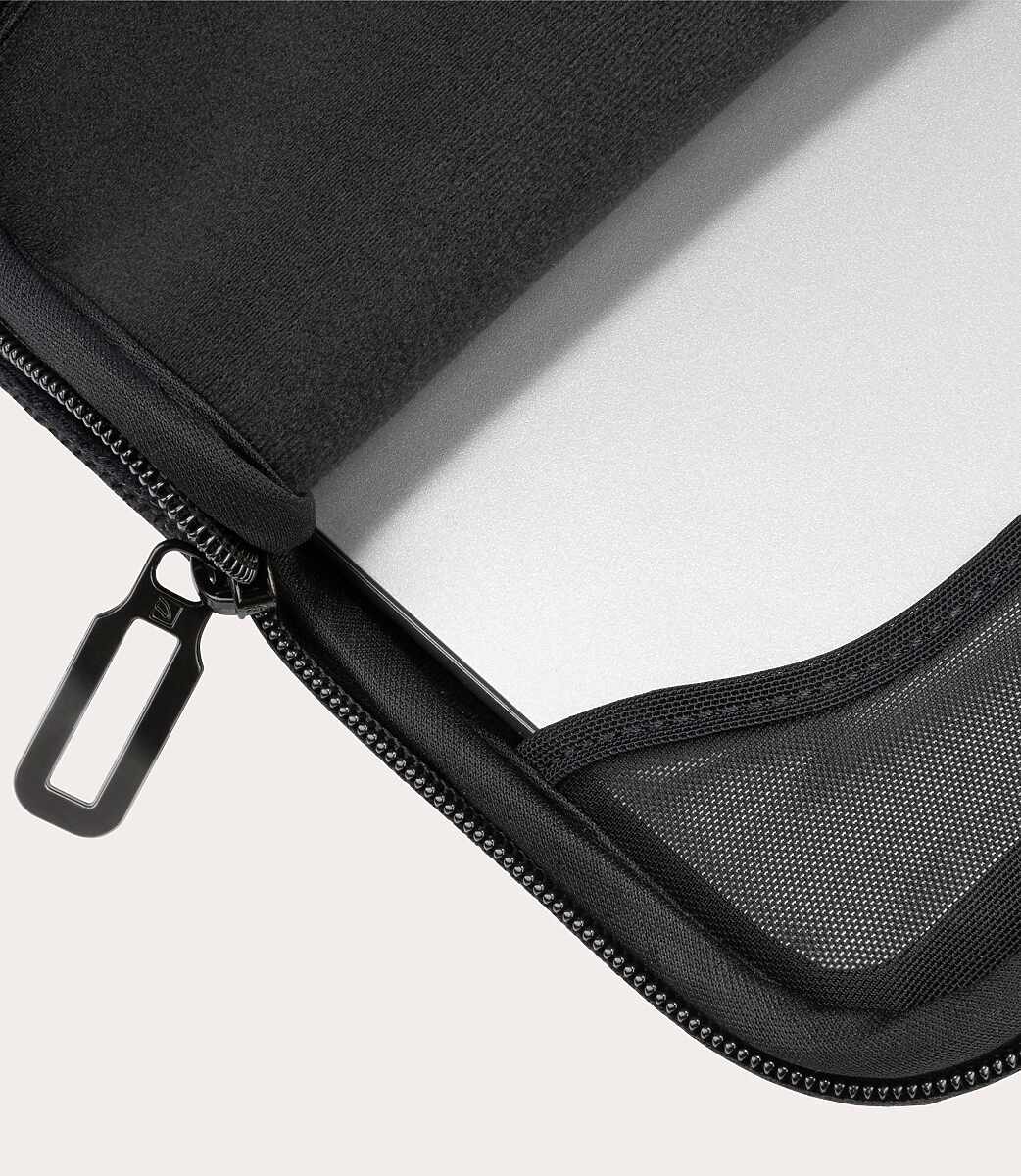 Tucano Velluto Sleeve for laptops up to 16in